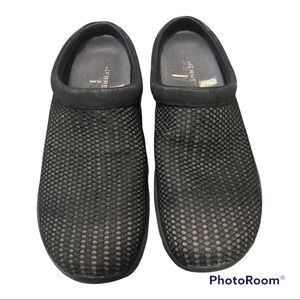 Merrell Encore Breeze Black mesh slip on Women’s Sz 8.5